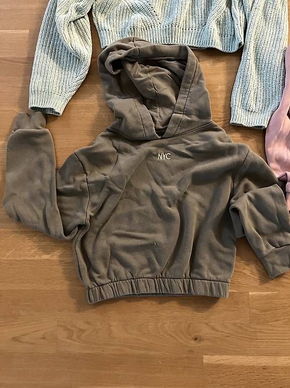 Pulls et sweat-shirts: H&M Pulli Gr. 146/152 – D'occasion à Allschwil par ait_n87b 1