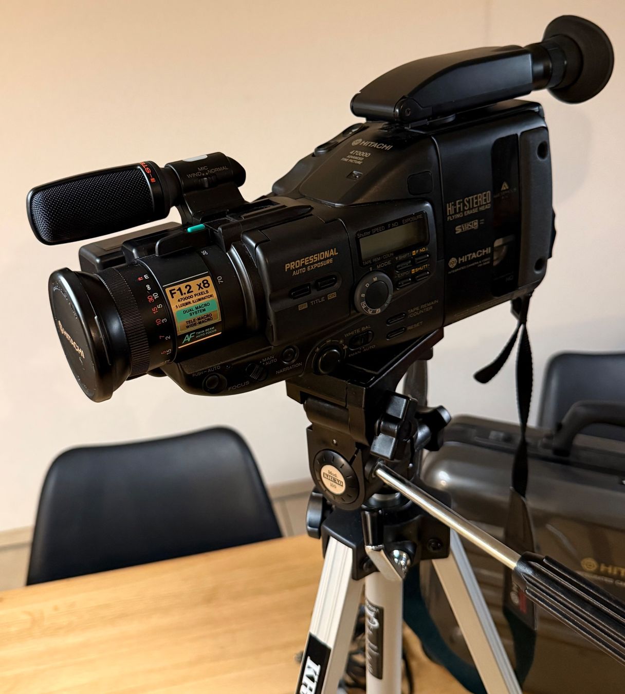 Hitachi Videocamere: HITACHI INTEGRATED CAMERA & VIDEO VM - S83 E – Usato da Dietikon venduto da gab_qz7y 8