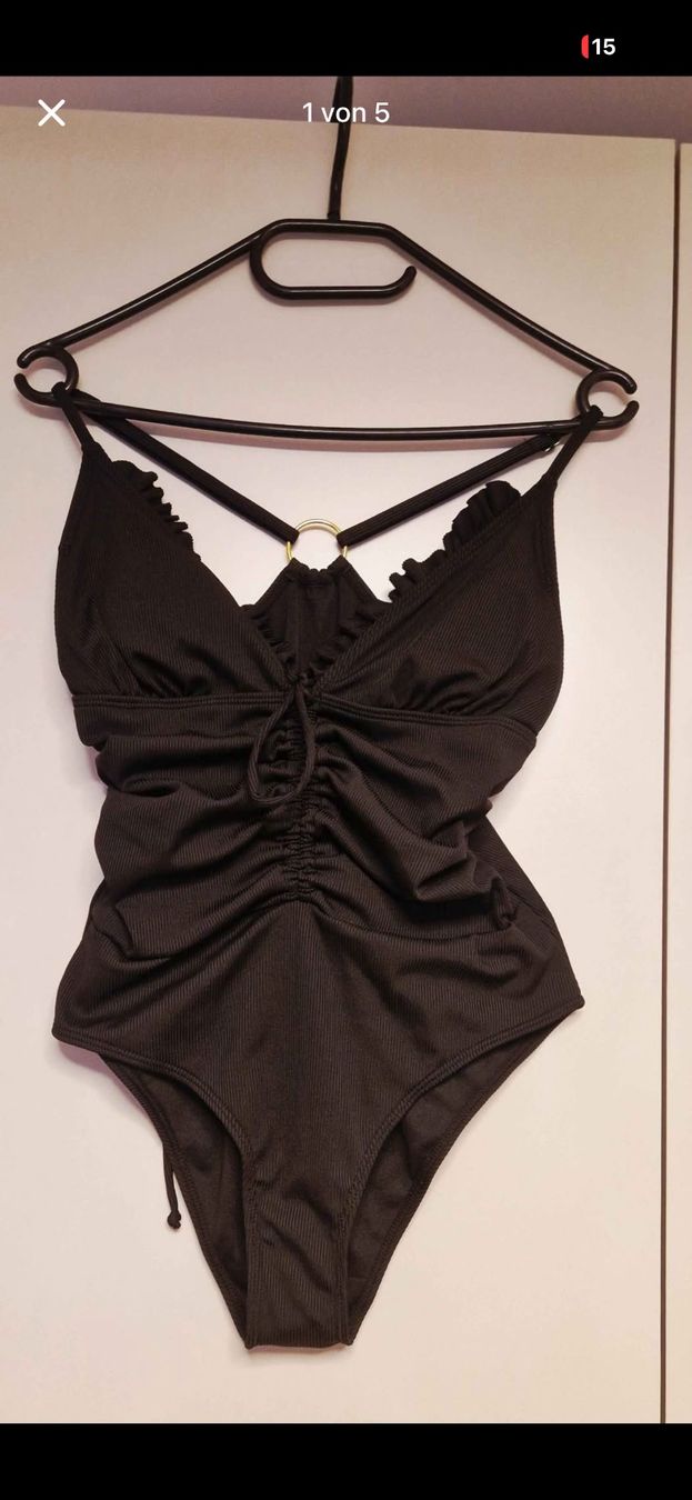 Costumi da bagno & Bikini: Schwarzer Badeanzug mit Rüschen (S) – Nuovo (secondo la descrizione) da Schaan venduto da Hermine2018
