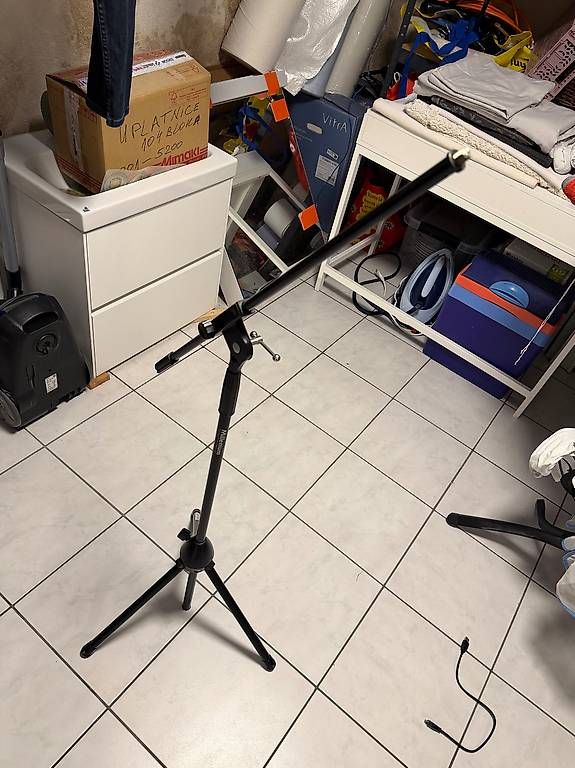 Microphones: RODE Mirkofon mit Ständer – D'occasion à Wald ZH par mer_7wb8 2