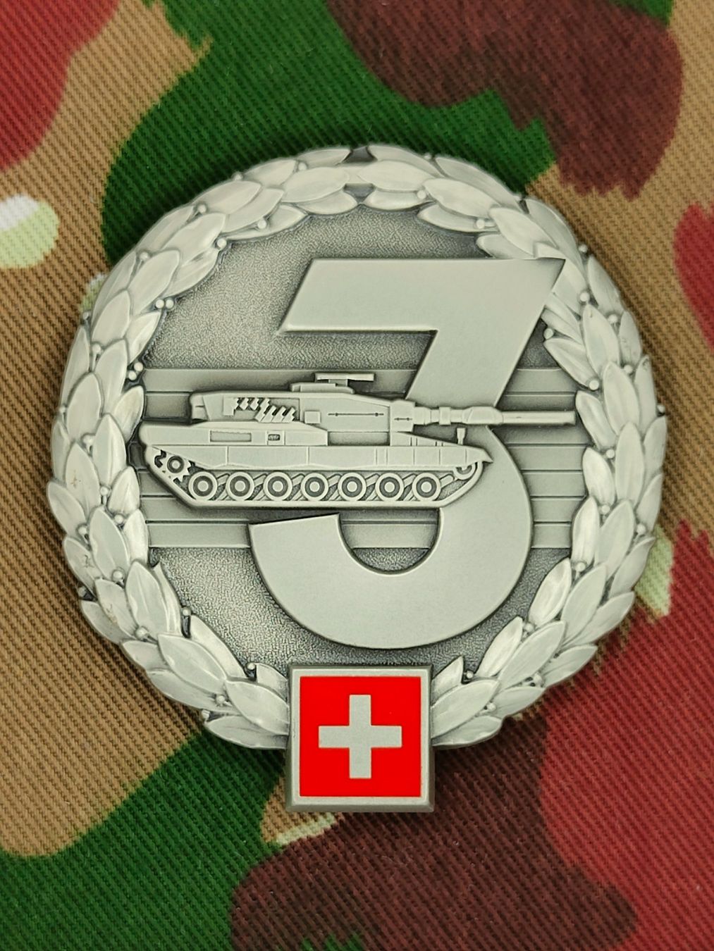 Schweizer Armee Placchette & Badge: Béretemblem Panzerbrigade 3, Variante 1 – Usato da Bauma venduto da SwissMilitaria