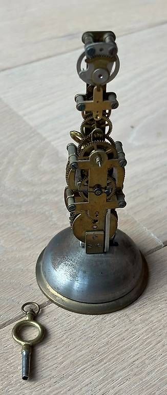 Orologi: Senkrechtes Skelett Uhrenwerk mit Wecker – Usato da Adliswil venduto da Heimite 4