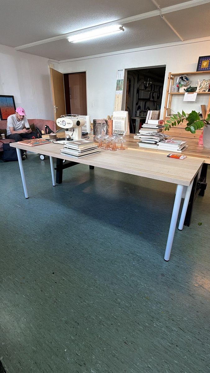 Ikea Scrivanie: Ikea tisch  – Usato da Zürich venduto da hel_7ltr 1