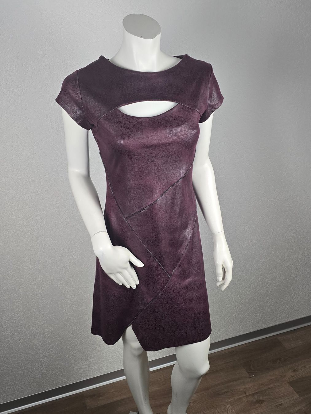 Vestiti: Robe bordeaux T-36 – Usato da Les Verrières venduto da kitel79 7