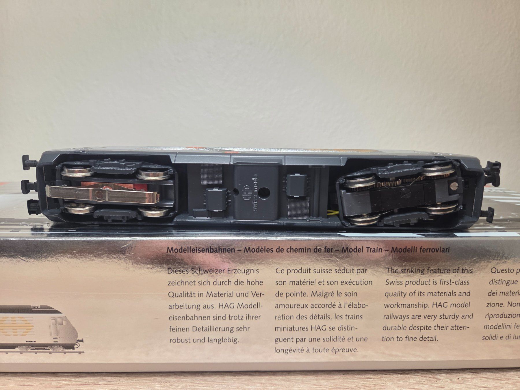 Hag Modellini di ferrovie: Hag 070 E-Lok Re 460 Jubi SBB Digital H0 – Nuovo e nell'imballaggio originale da St-Aubin-Sauges venduto da Lo_Go 5