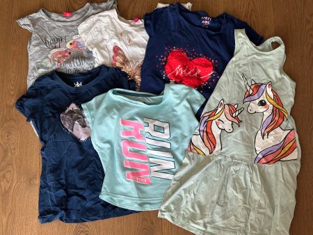 Mädchen T-Shirts & Kleid Gr. 122/128