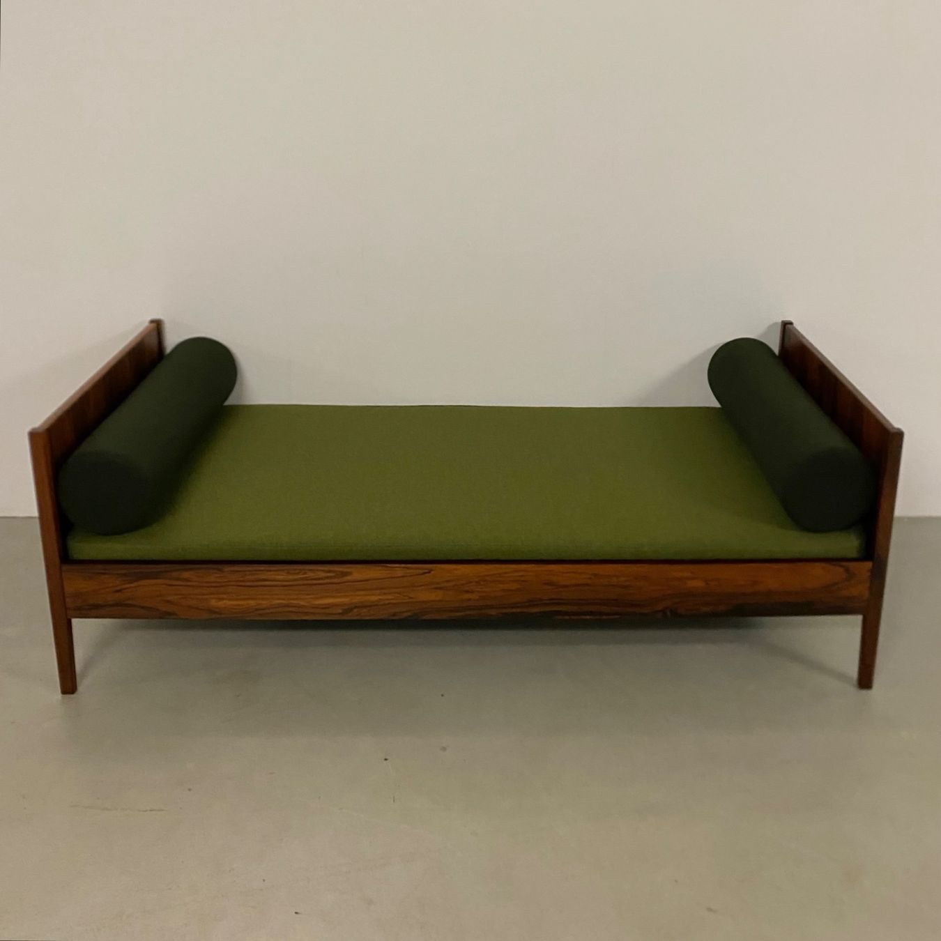 Divani: Danish Palisander Daybed Bett 1960s restauriert – Usato da Basel venduto da MidMod20C 9