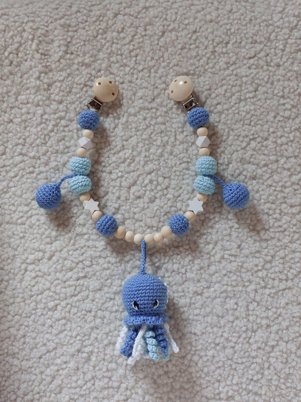 Spielzeuge: Kinderwagenkette Tintenfisch mit Rassel – Neu und originalverpackt aus Bleienbach von babyhandgemachts