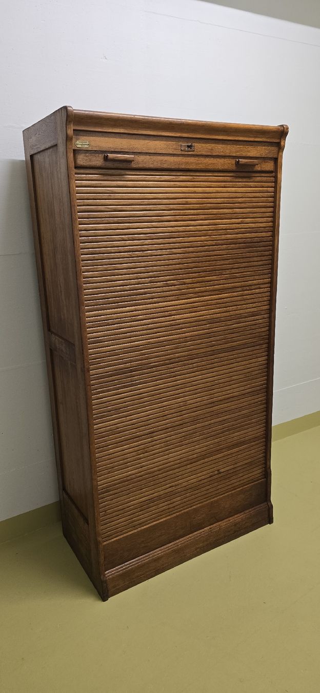 Armadi: alter Lateralschrank,  Rolladenschrank – Usato da Zürich venduto da Reni8048