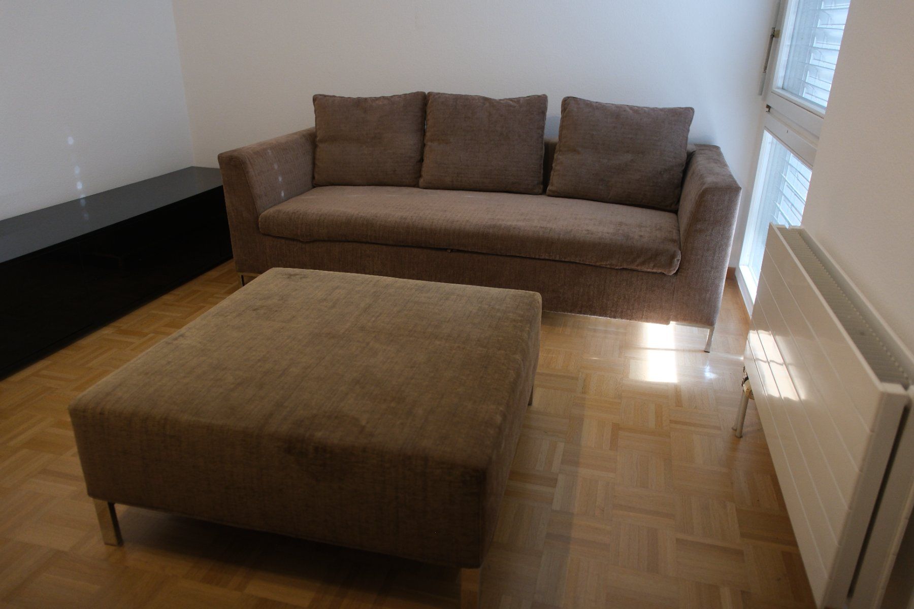 Sofas: Designer Schlafsofa / Bettsofa mit grossem Hocker – Neu (gemäss Beschreibung) aus Weinfelden von PoJeje 1