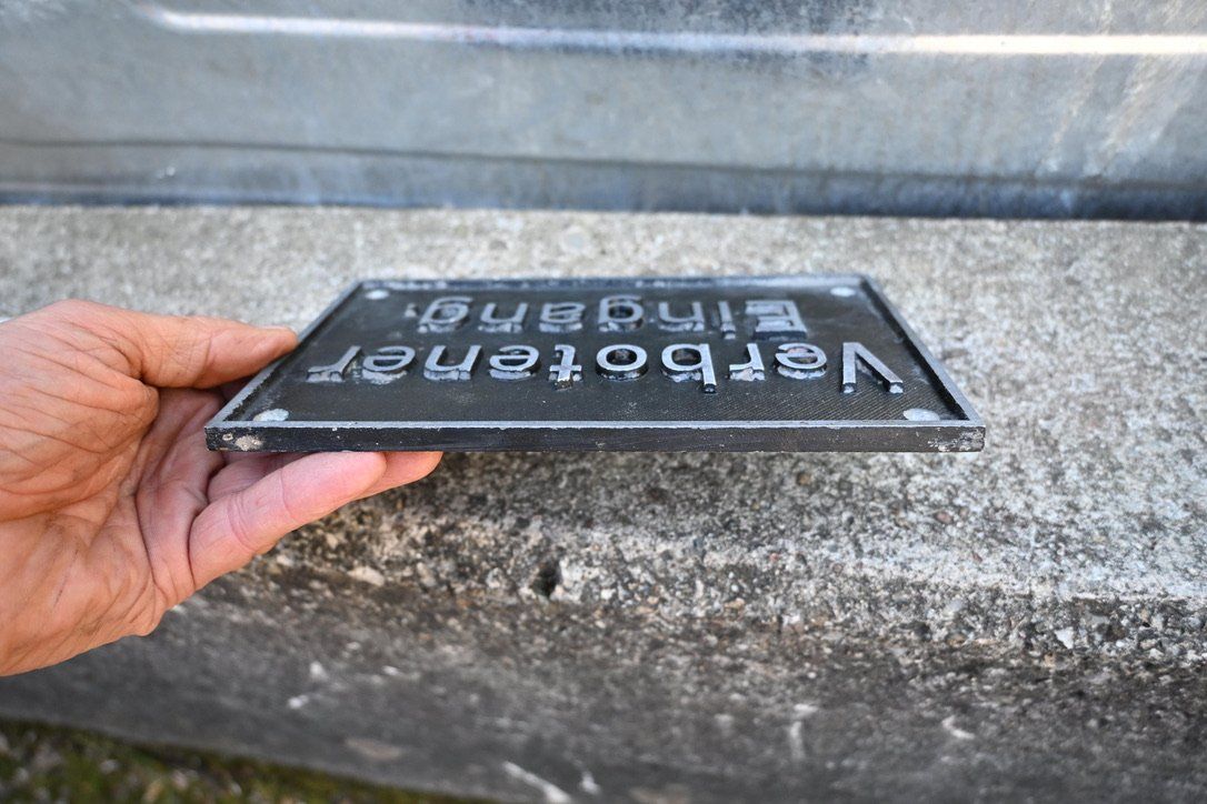 Schilder: altes Aluguss-Schild " VERBOTENER EINGANG " – Gebraucht aus Pfaffhausen von mono_rec 7