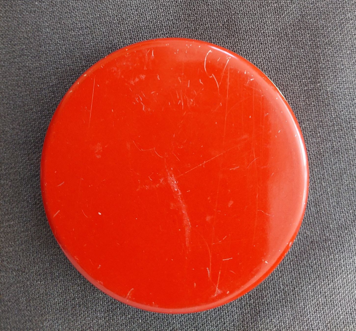 Colori: Dose BEIJING rote Farbe – Usato da Schaffhausen venduto da Rosenmund 3