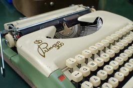 Antike Schreibmaschine Princess 300 / Keller und Knappich