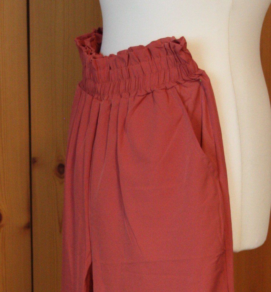 Pantaloni: Leichte Sommer-Hose m. elastischem Bund sandelholz Gr. L – Usato da Flüelen venduto da Diversicum-Textil 3