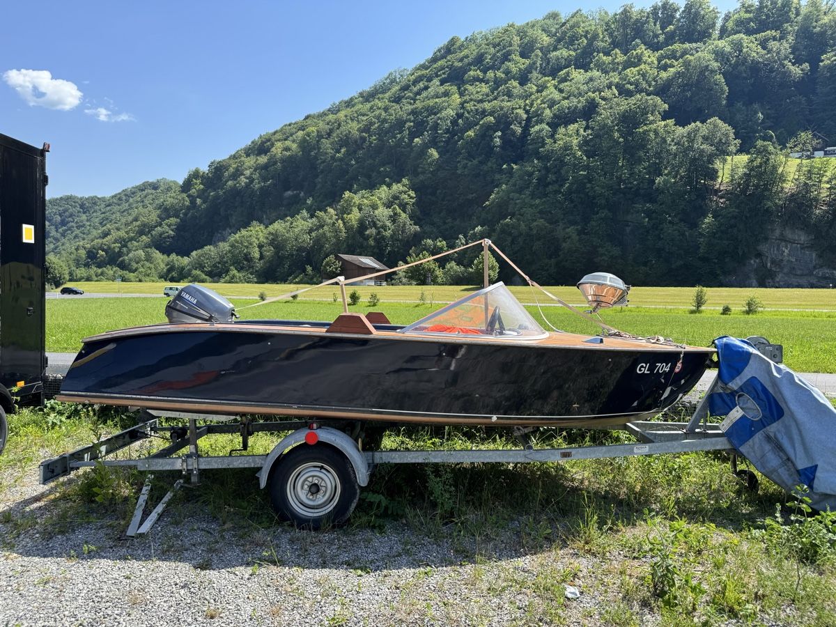 Yamaha Barche: Motorboot Yamaha 8PS und Anhänger – Usato da Niederurnen venduto da Tolhal 1
