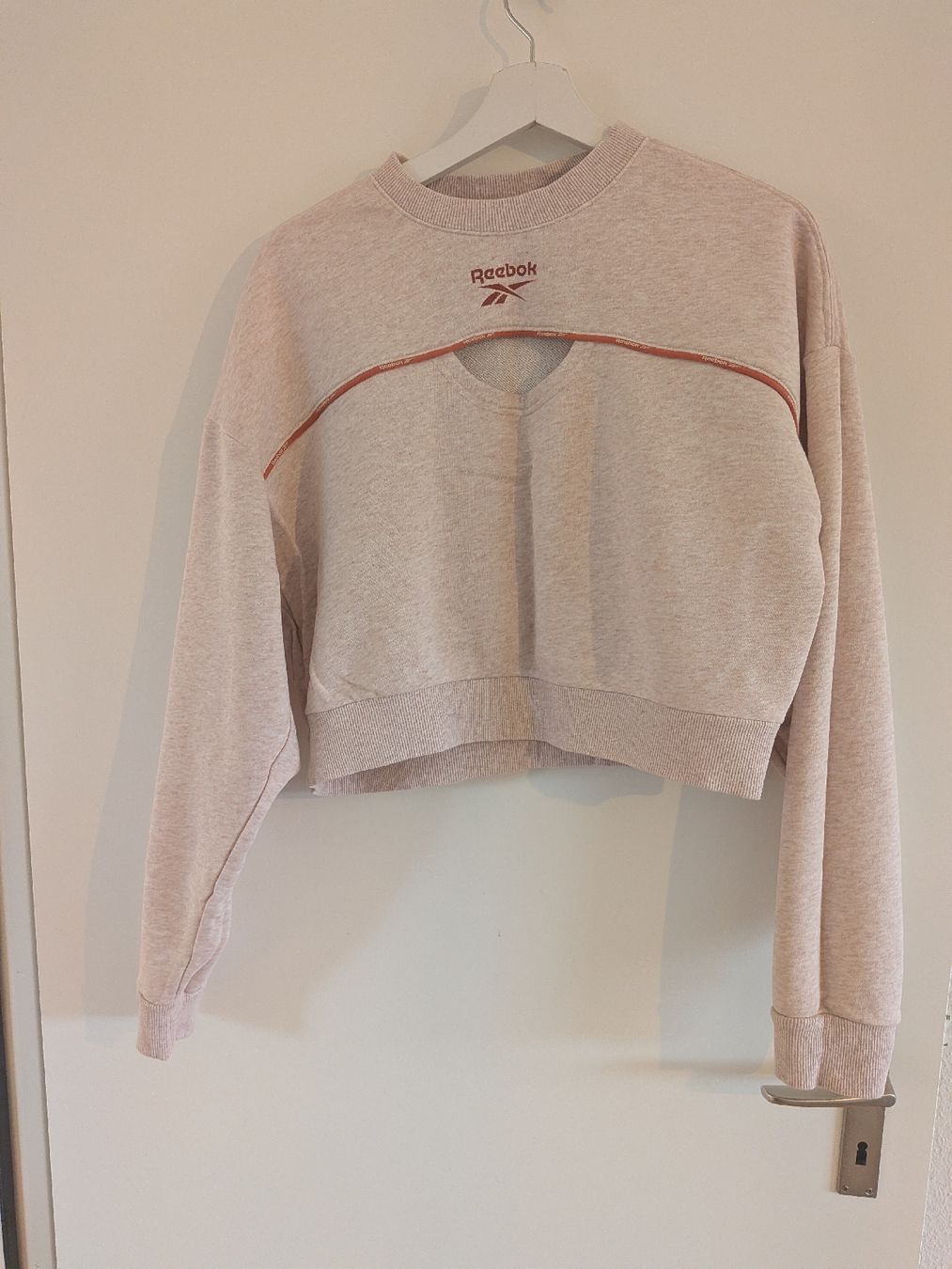 Reebok Lotti di vestiti: Reebok set - Joggers & Sweatshirt, Small Excellent condition – Nuovo (secondo la descrizione) da Wettingen venduto da ann_hzb5