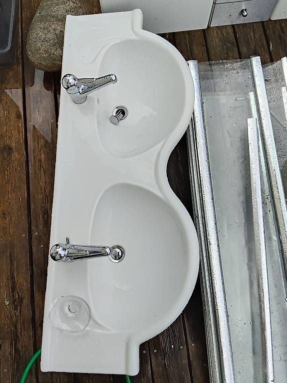 Vasche da bagno: Badezimmer gebraucht aber gut erhalten – Usato da Mels venduto da Cel_7cyl 1