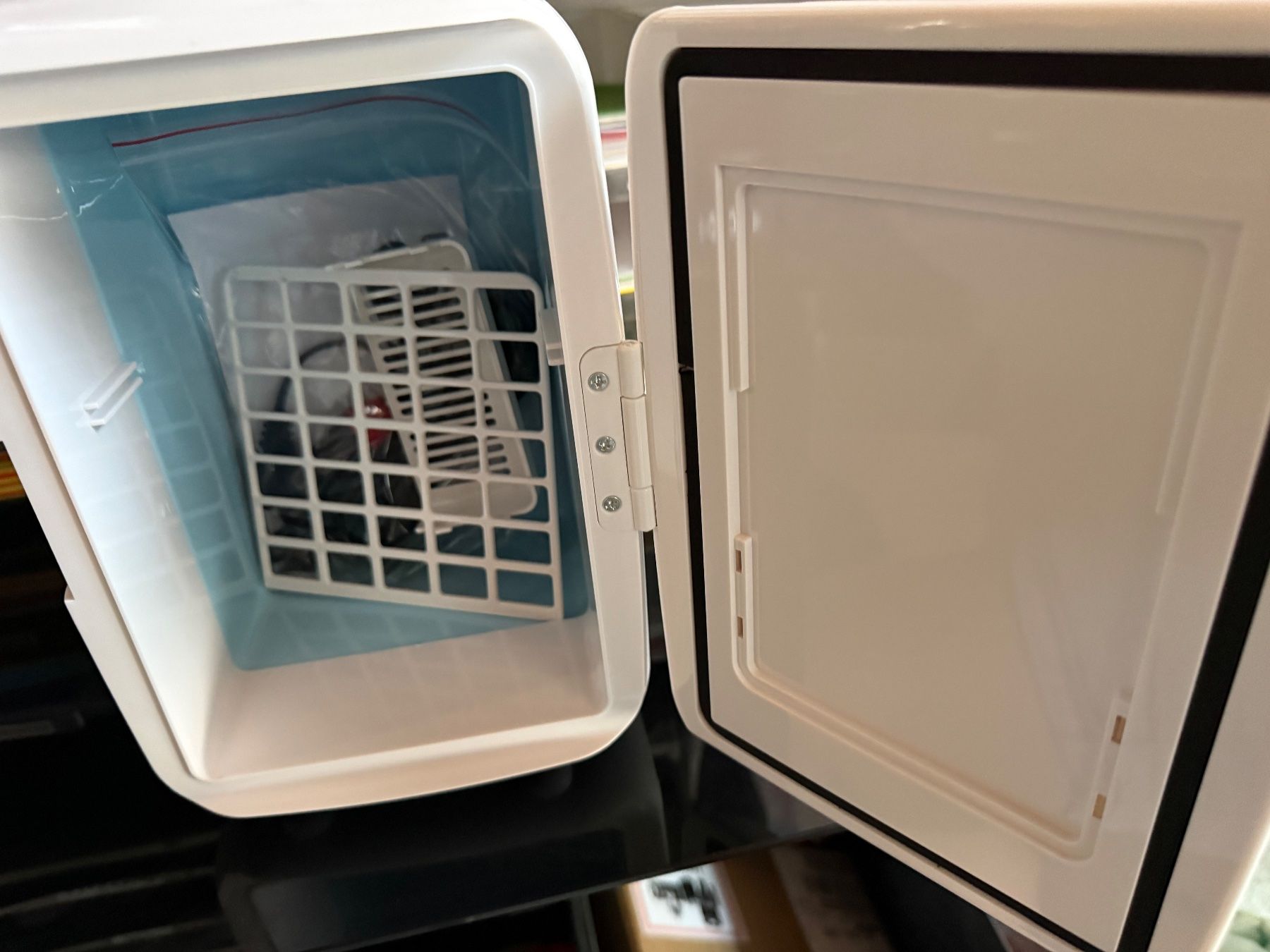 Kühlschrank: MINI KÜHLSCHRANK FÜR AUTO BÜRO ODER CAMPING – Neu und originalverpackt aus Biel/Bienne von retomario02 1