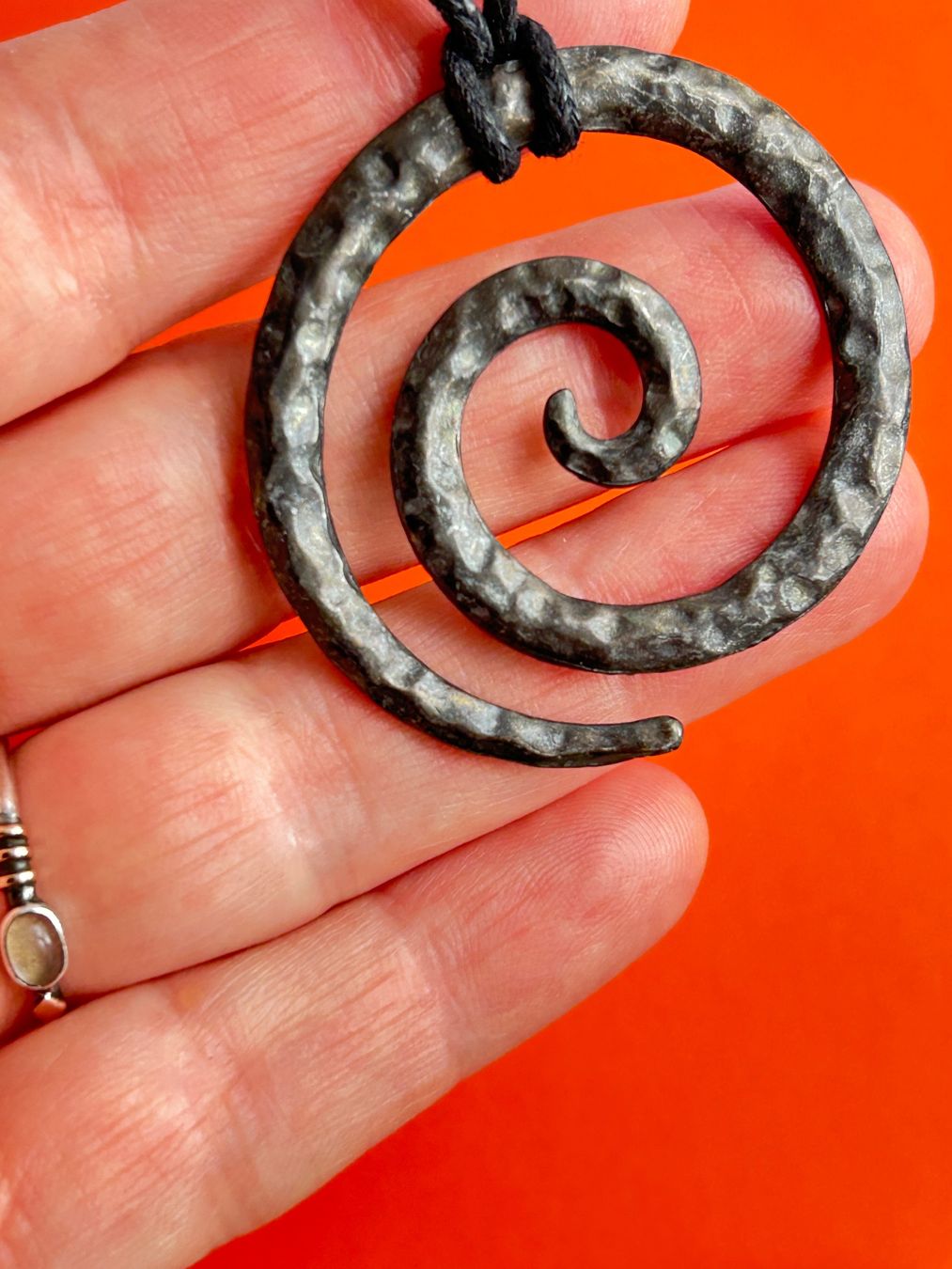 Anhänger: Halskette Spirale Anhänger mit Lederband – Gebraucht aus Dittingen von Bijoubelle 3