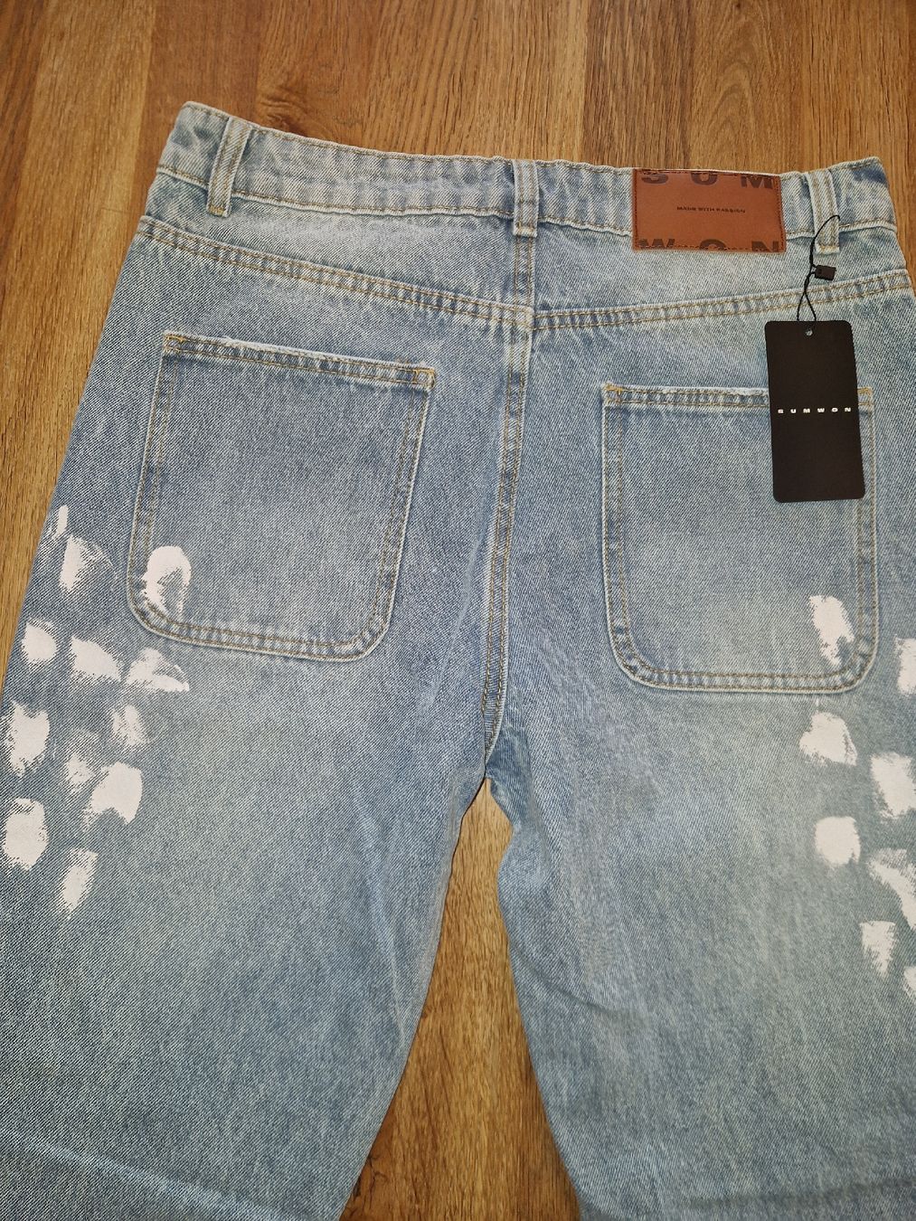 Jeans: Stylische Jeans mit Seitenstreifen – Neu und originalverpackt aus Gwatt (Thun) von Letzte-Chance-III 3