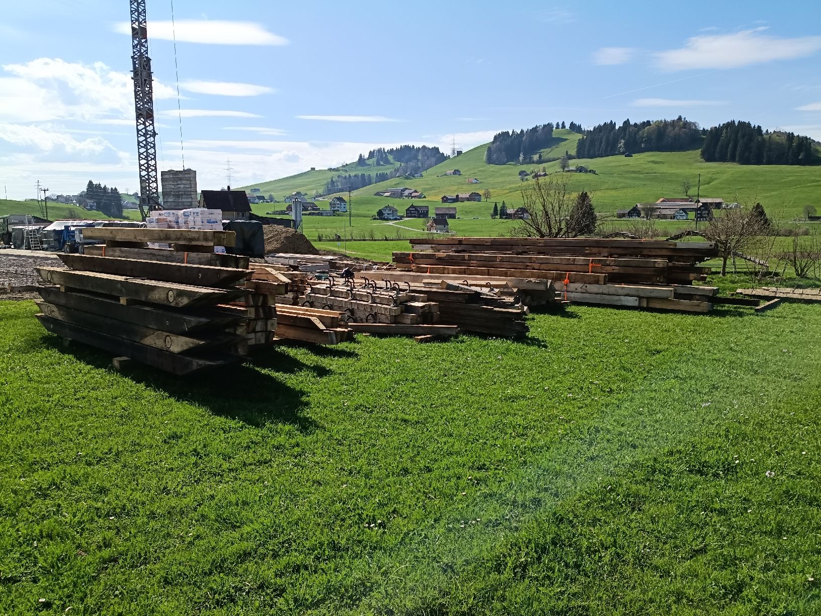 Articoli in legno: Bauholz Altholz Balken Bretter Stall – Usato da Appenzell Meister. venduto da Peppi84 1