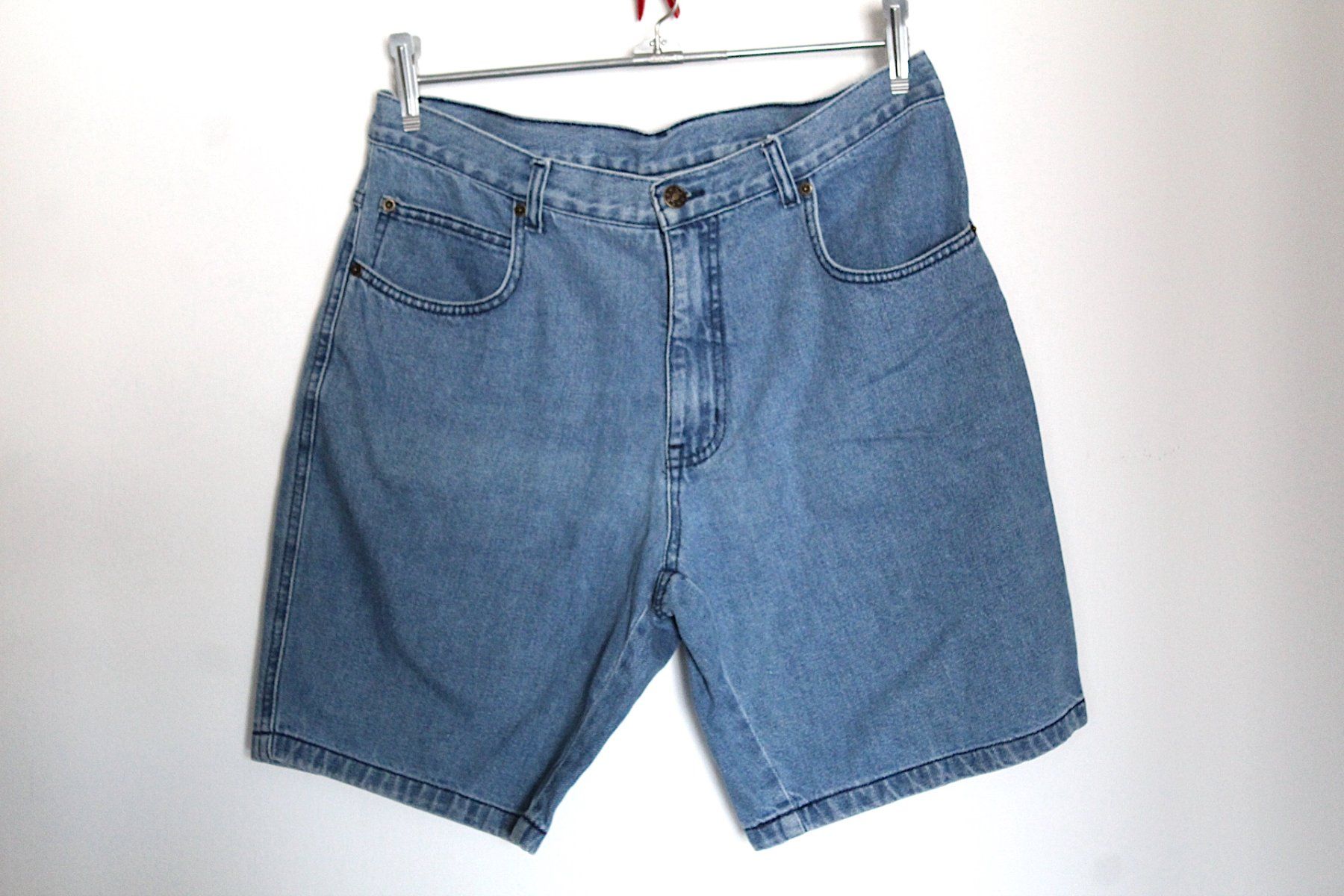 Jeans: Kurze Jeans, verm. Gr.38/40 – D'occasion à Locarno par madame-tus-sauds