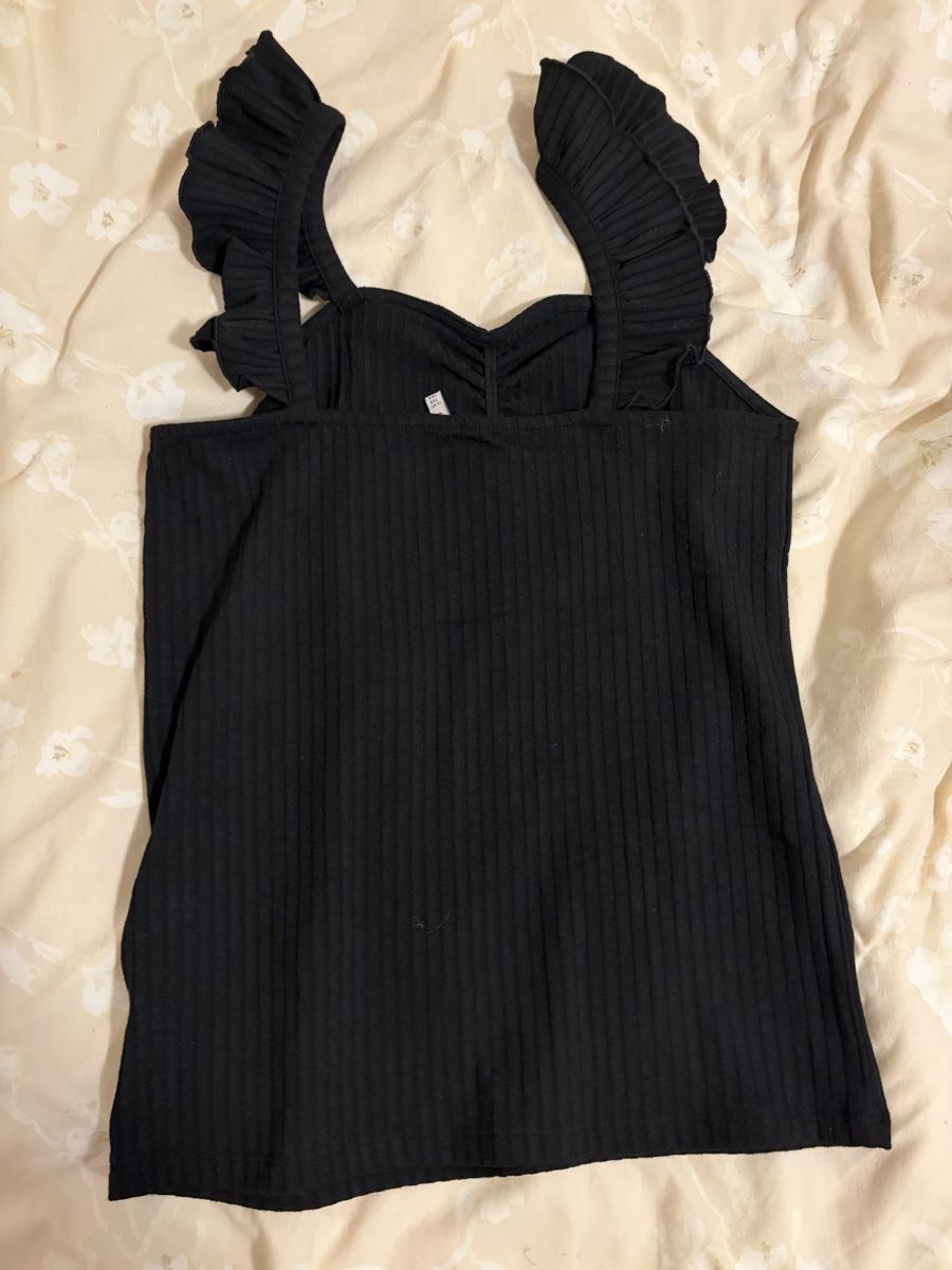 Blouses, T-shirts & Tops: ONLY black ribbed top  – D'occasion à Chambésy par tiffwears7 1