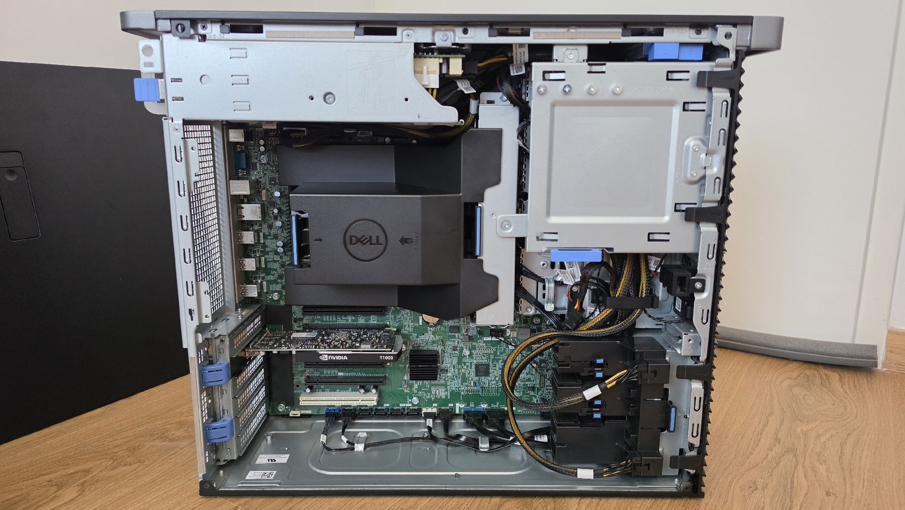 Dell PC: Dell Precision 5820 NEUF - Ram 128Go - Xeon 2245 - Server – Nuovo (secondo la descrizione) da Genève venduto da Rogue-Naboo-21 2