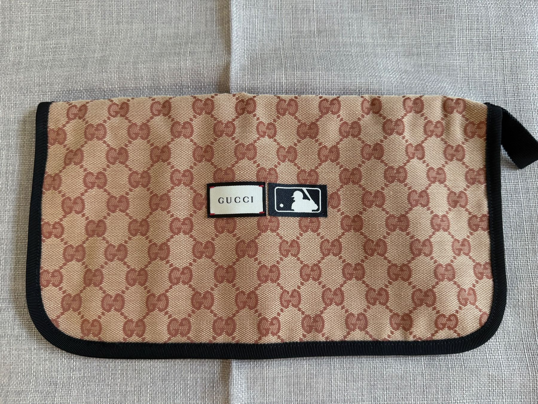 Gucci Borse: Gucci x NY Yankees Pouch, Bag, Clutch, Mappe – Nuovo e nell'imballaggio originale da Zollikofen venduto da Danijela1983