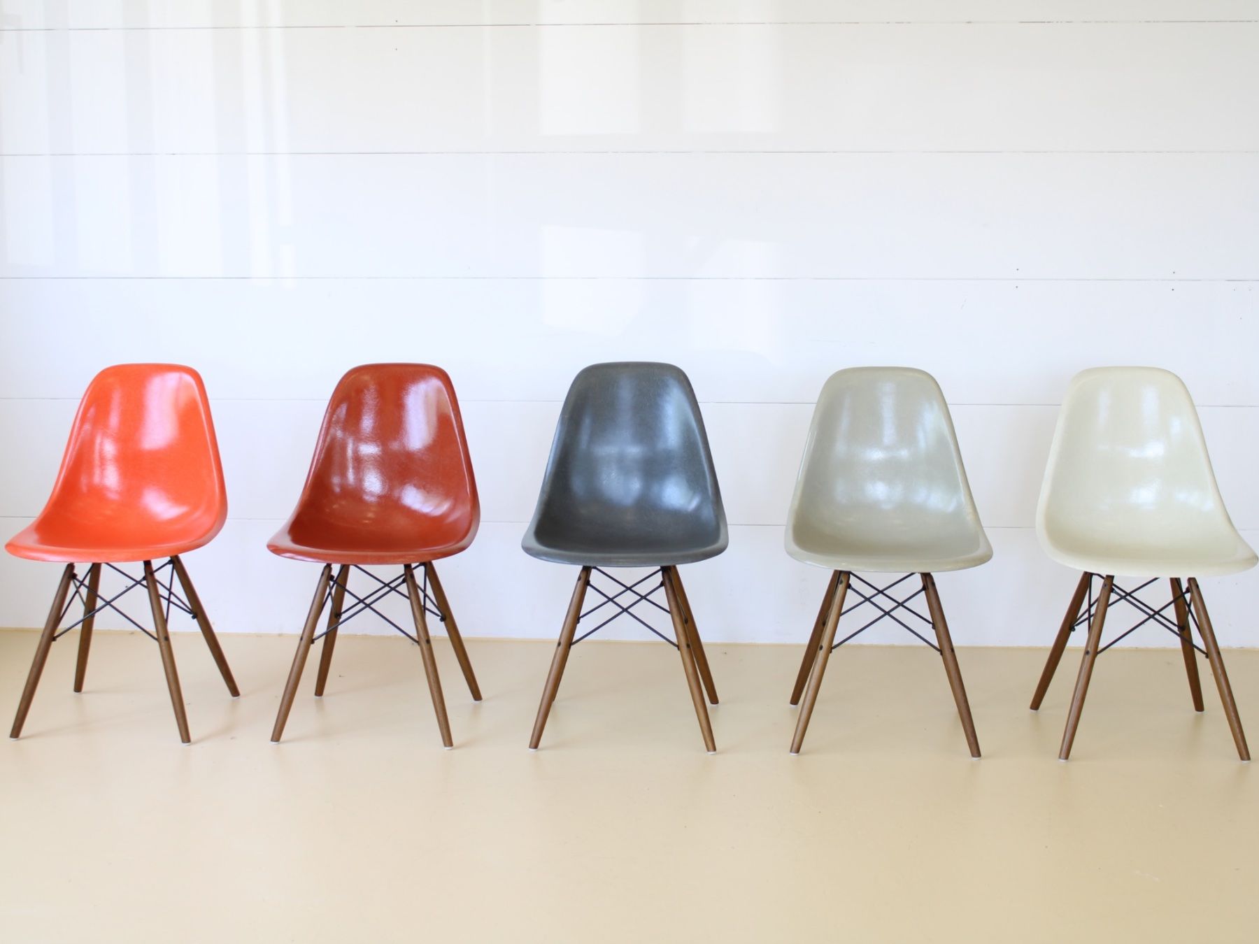 Herman Miller Sedie: Eames Fiberglas Stühle, Hermann Miller – Usato da Meinisberg venduto da atelier_TILIJA 3