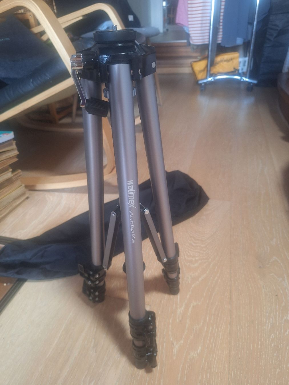 Treppiedi & Teste: Walimex WAL-612 Stativ  – Usato da Crans VD venduto da Yobia8