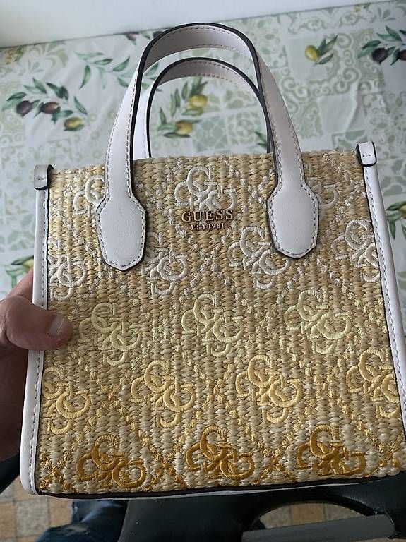 Taschen für Damen: Guess Tasche – Gebraucht aus Basel von dav_5qdt