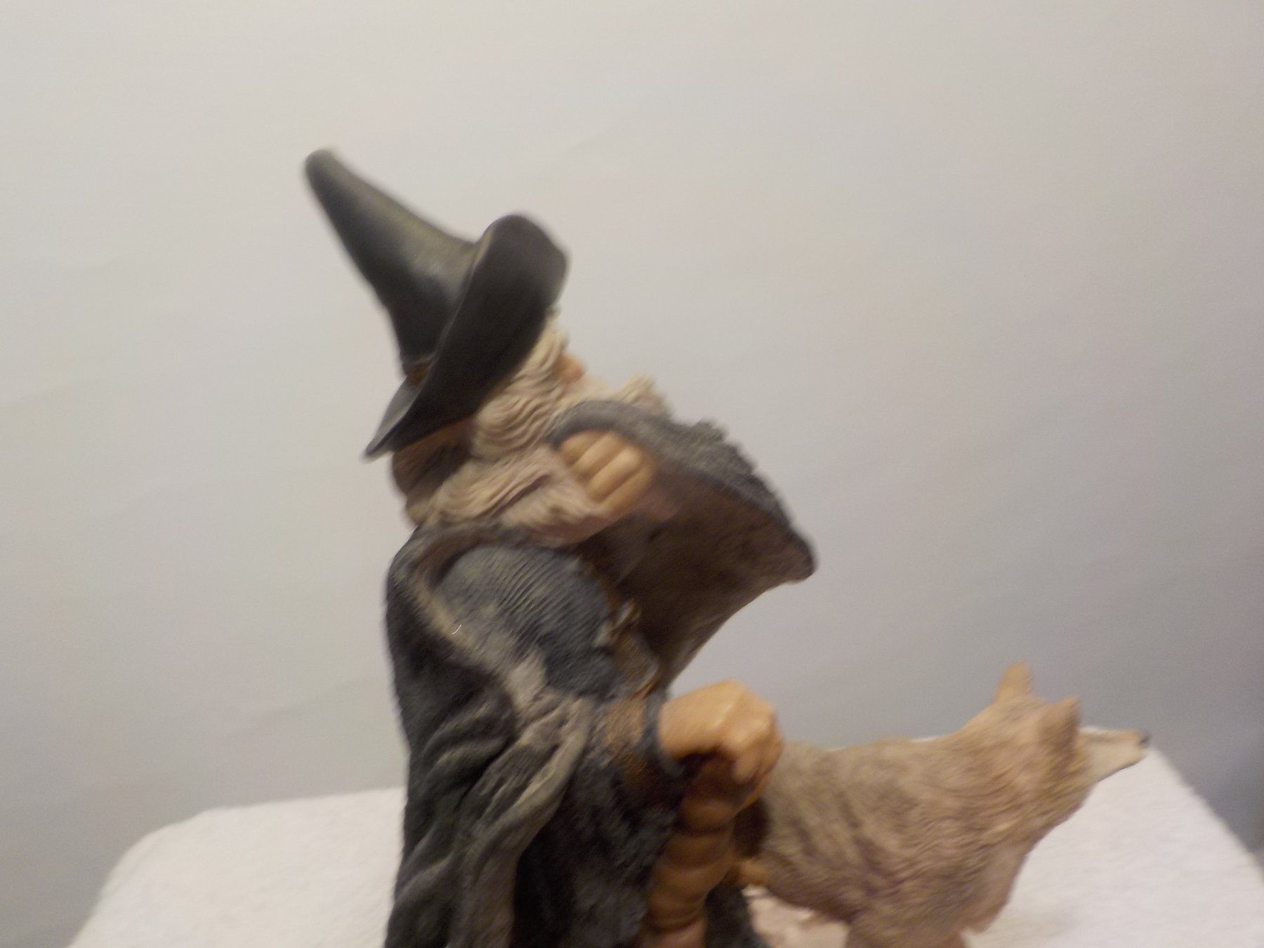 Statuette: Fantasie Figur Zauberer mit Wolf  Thorlief Graubart – Nuovo (secondo la descrizione) da Bülach venduto da Freieck 7