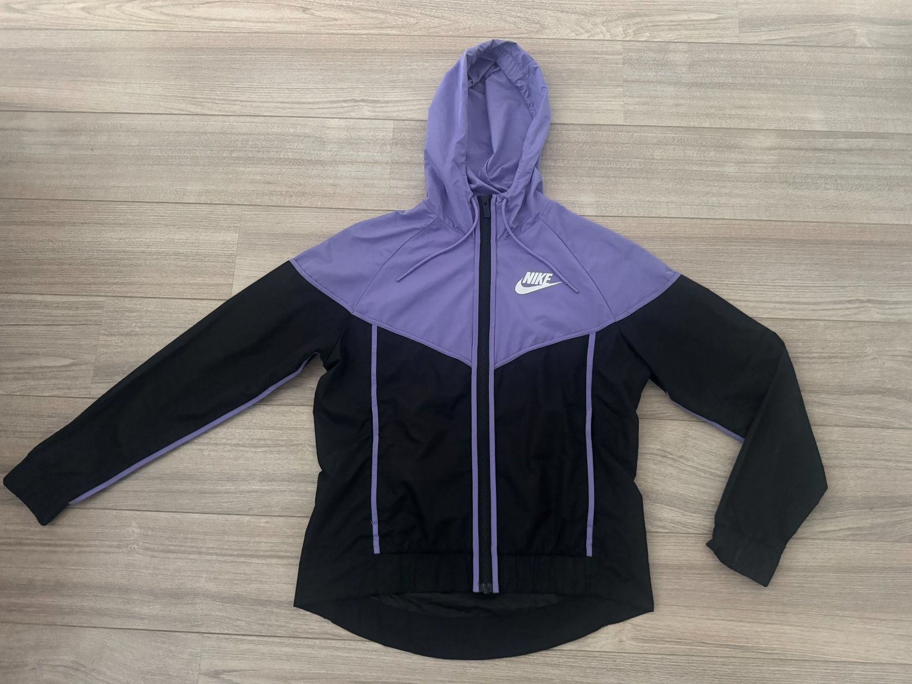 Nike Jacken: NIKE Trainingsjacke Gr. S schwarz/lila – Gebraucht aus Bonstetten von VCLS