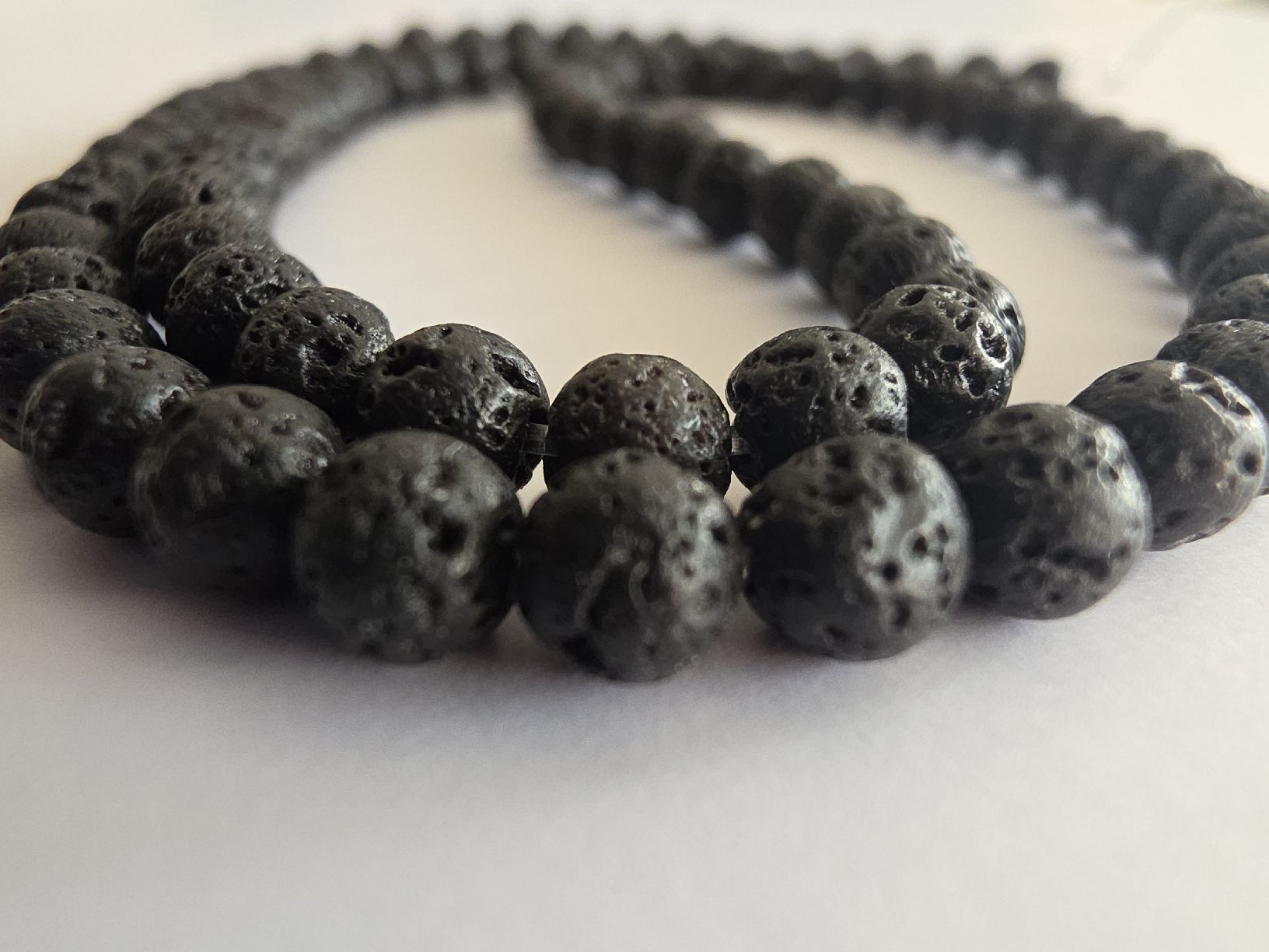 Minerali & Pietre curative: Lava Vulkan Stein 4mm. Strang – Nuovo e nell'imballaggio originale da Menziken venduto da Mirager