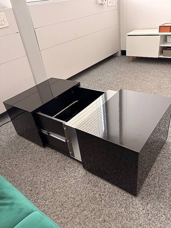 Mobili TV: Moderner Couchtisch mit Stauraum & LED Beleuchtung – Usato da Flumenthal venduto da sel_p6q7 2