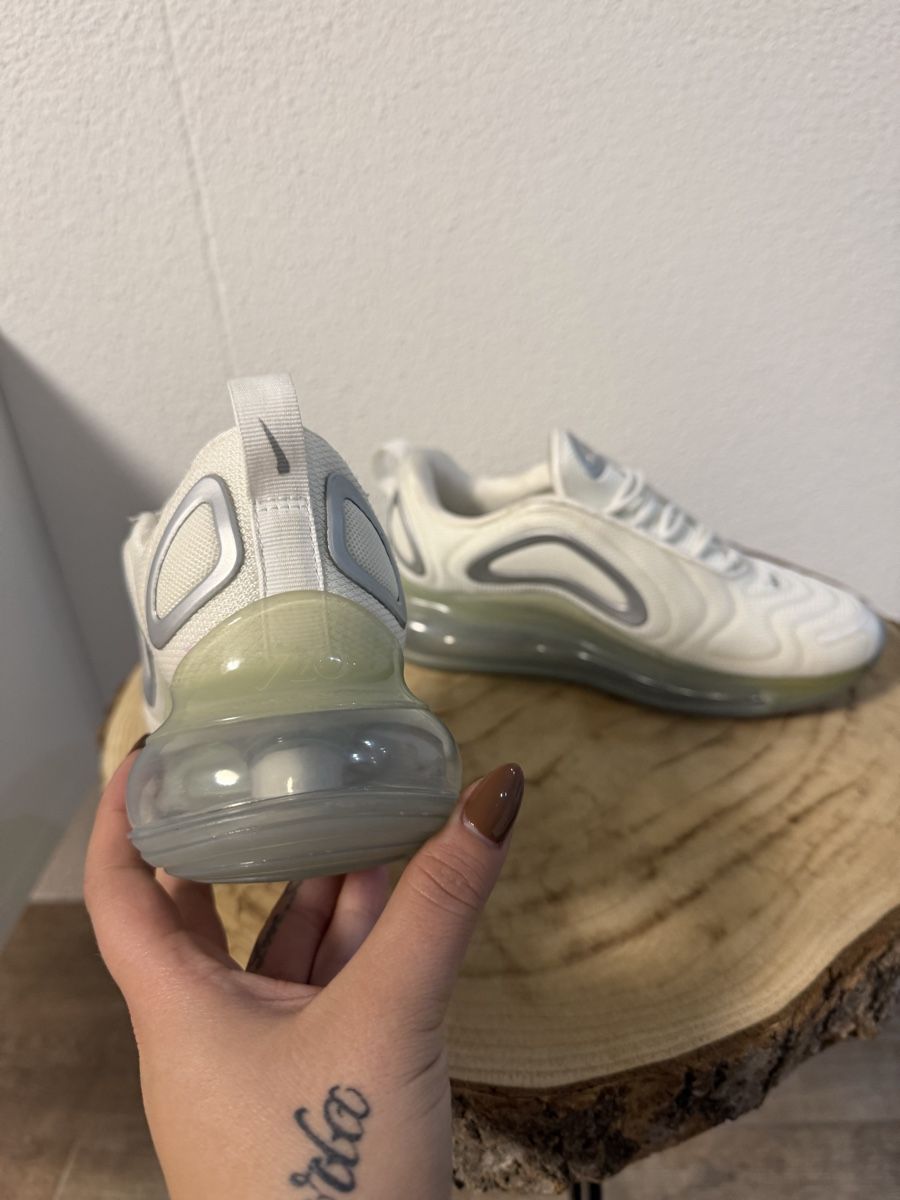 Nike Scarpe da uomo: Nike Air Max 720 Weiss/Grau Gr. 37.5 – Usato da Hägglingen venduto da Raff_Ella 2