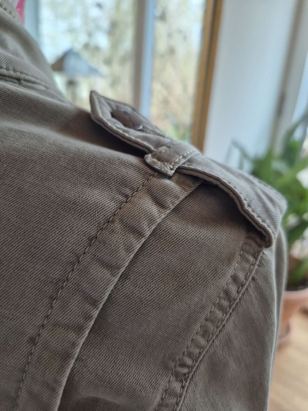 Giacche: Khaki Übergangs Jacke mit Applikation, Grösse 36 – Usato da Opfikon venduto da Annanet 2