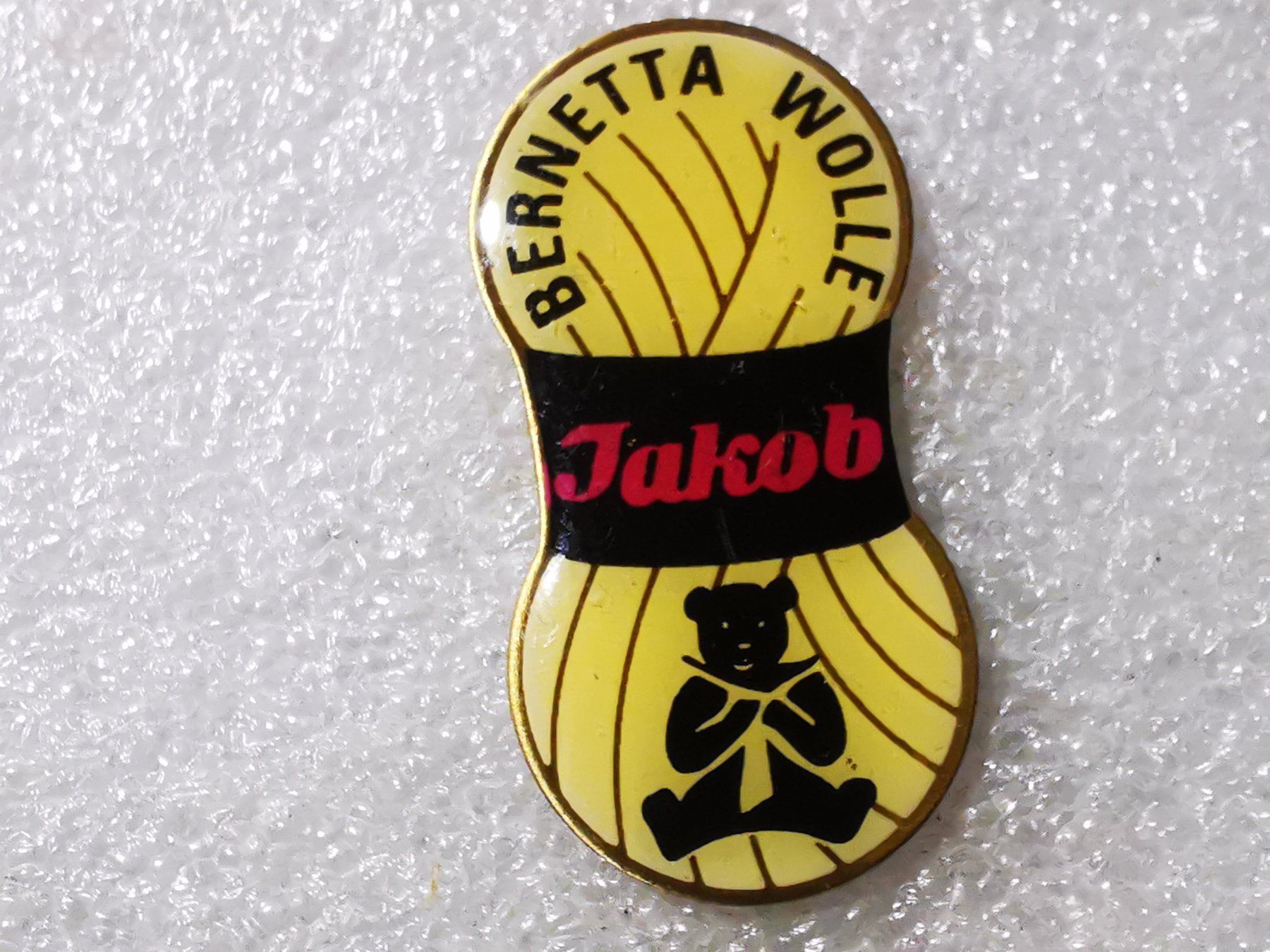 Placchette & Badge: Ansteckpin 132: Jakob x Bernetta Wolle – Usato da Oppligen venduto da Pin-Fall-Shop
