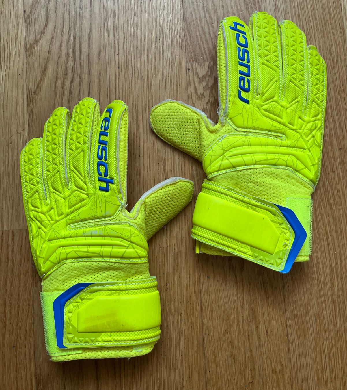 Reusch Guanti & manicotti: Reusch Goaliehandschuhe, Gr. 4 – Usato da Luzern venduto da Simsam567 1