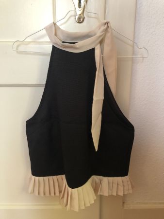 Vintage Top Gr. S Schwarz Rüschen Halterneck 100% Poly