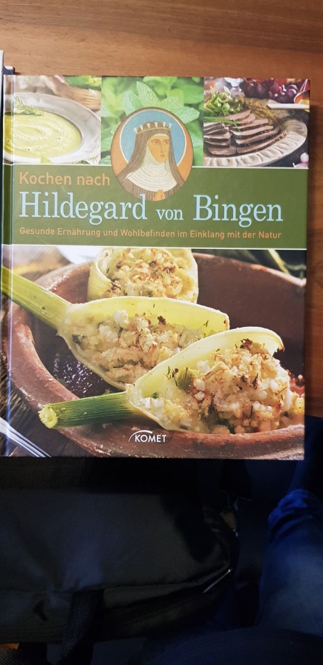 Bücher: Hildegard von Bingen 2 Bücher – Gebraucht aus Dürnten von BAschwanden