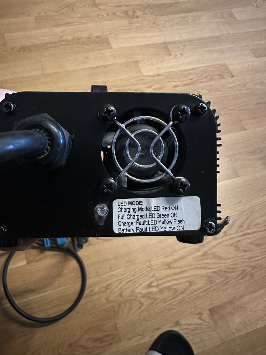 Ladegeräte: 48V Battery Charger - Model SWCH48V10A-B - Tested – Gebraucht aus Pratteln von Besliu.Claudiu 2