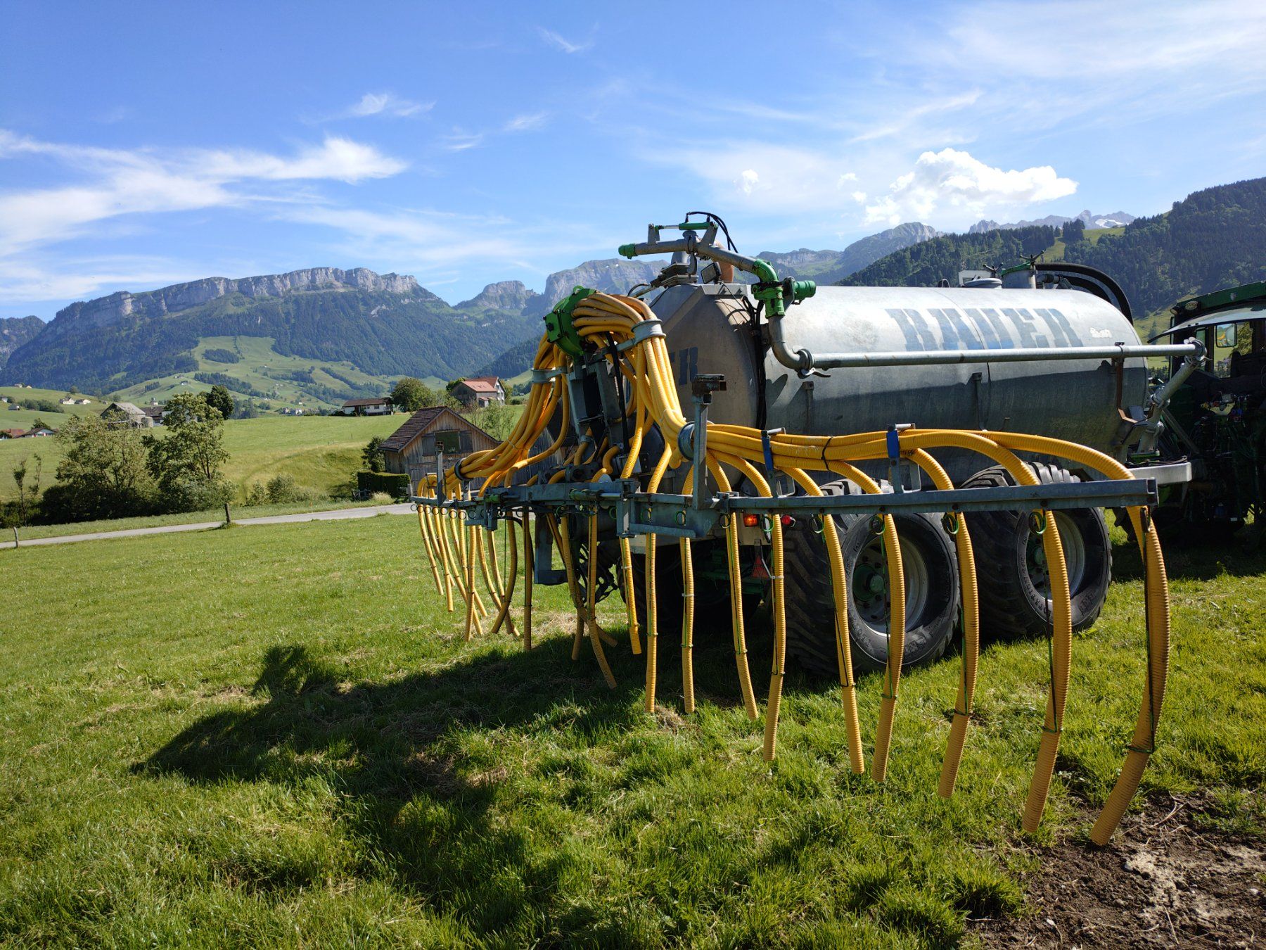 Spandiconcime: Güllefass Bauer Schleppschlauchverteiler – Usato da Appenzell venduto da puch913 3