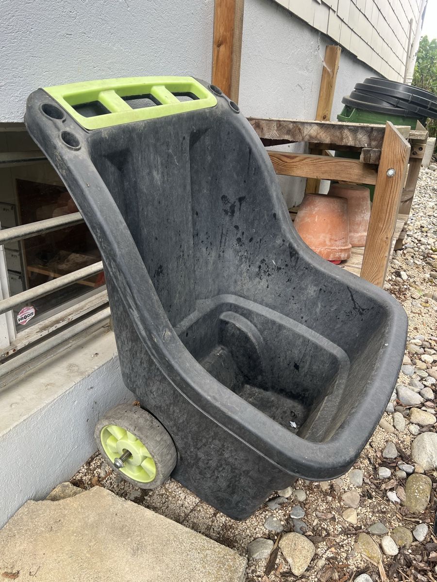 Carriole: Brouette de jardin – Usato da Corcelles-Payerne venduto da jp6_5nss
