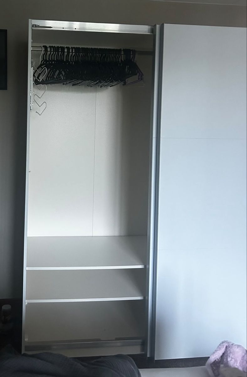 Armadi: Schrank mit Schiebetüren  – Usato da Nidau venduto da cru_rnh8 2