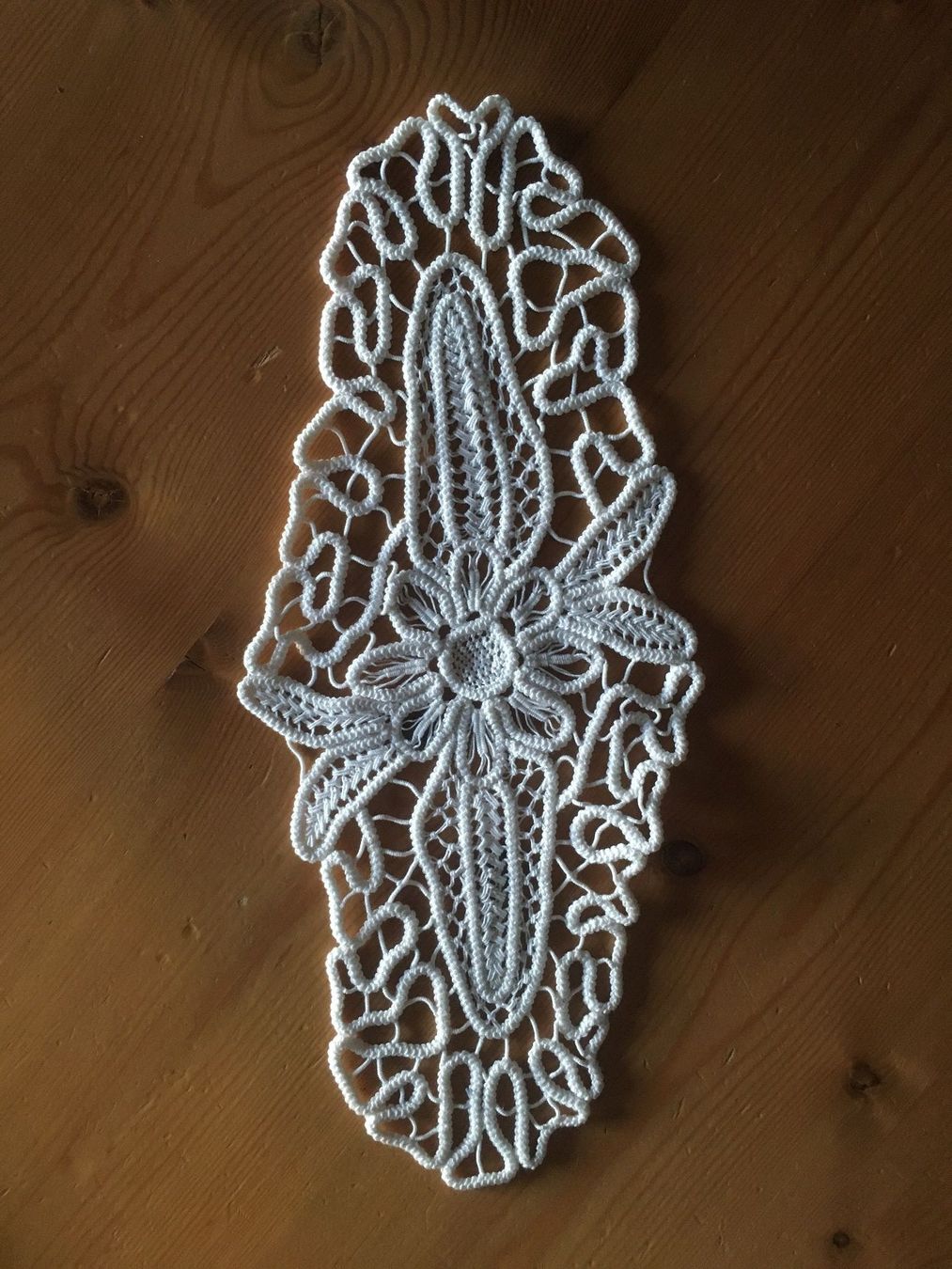 Tutte le decorazioni: Tischkleidchen gehäkelt – Nuovo e nell'imballaggio originale da Bellinzona venduto da eri_5kqz