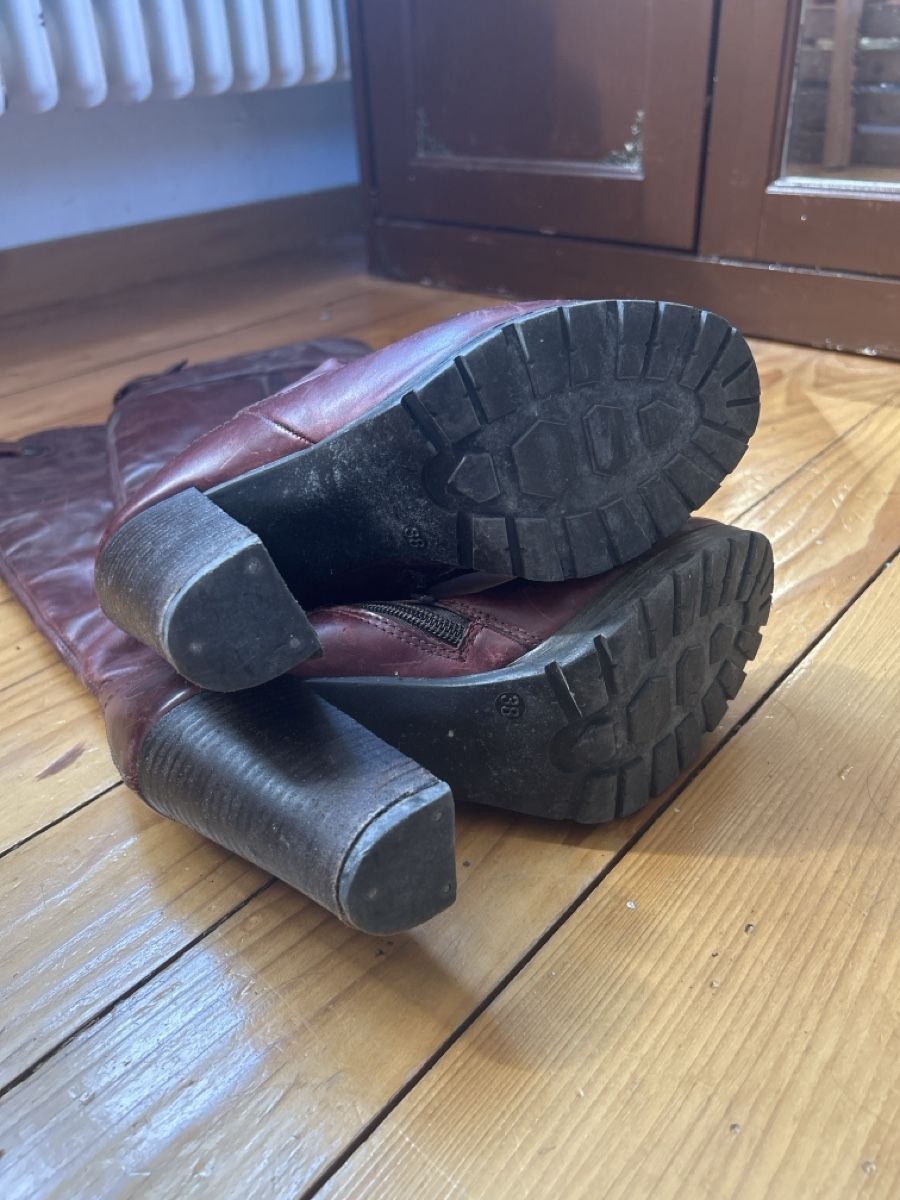 Scarpe da donna: BORDEAUXFARBENE LEDERSTIEFEL – Usato da Buchs AG venduto da Amalthe4 1