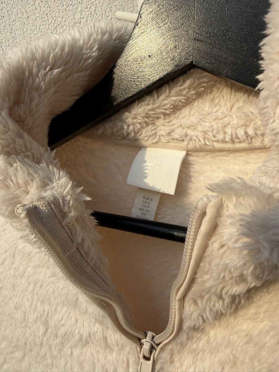 H&M Gilet & Giacche senza maniche: Fleece Weste H&M beige Grösse S – Usato da Niederbipp venduto da lea_l6vg 1