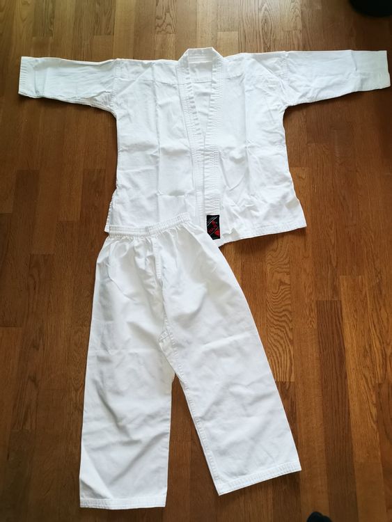 KarateGi von FujiSport Gr. 134 Kaufen auf Ricardo